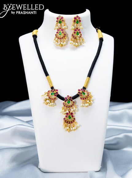 Black thread necklace with kemp stone and pearl hangings