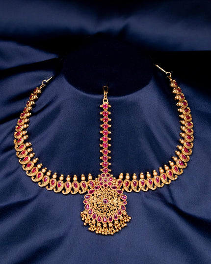 Antique floral design maanga maang tikka with kemp pink stone - {{ collection.title }} by Prashanti Sarees
